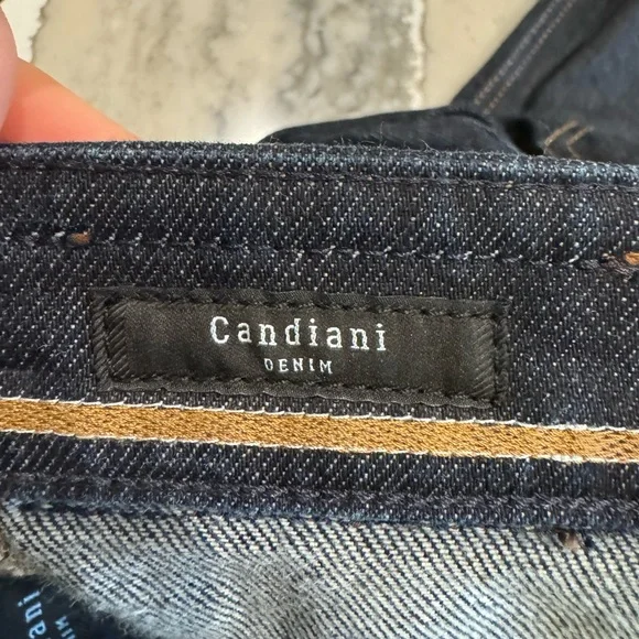Hugo boss, men’s jeans. Only worn once.